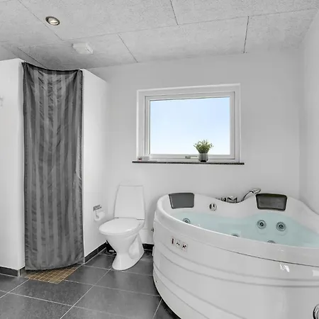 Beautiful Home In Haderslev With Sauna 別荘